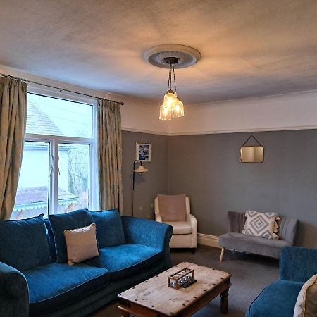 Llandudno Apartment, Quirky Pub With Tropical Beer Garden Luaran gambar
