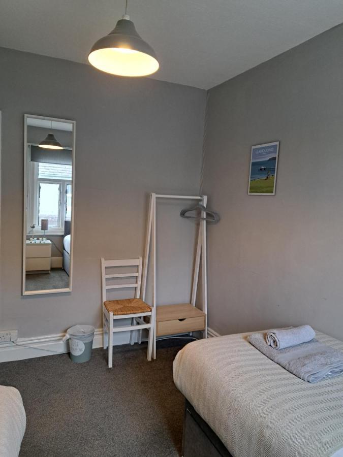 Llandudno Apartment, Quirky Pub With Tropical Beer Garden Luaran gambar